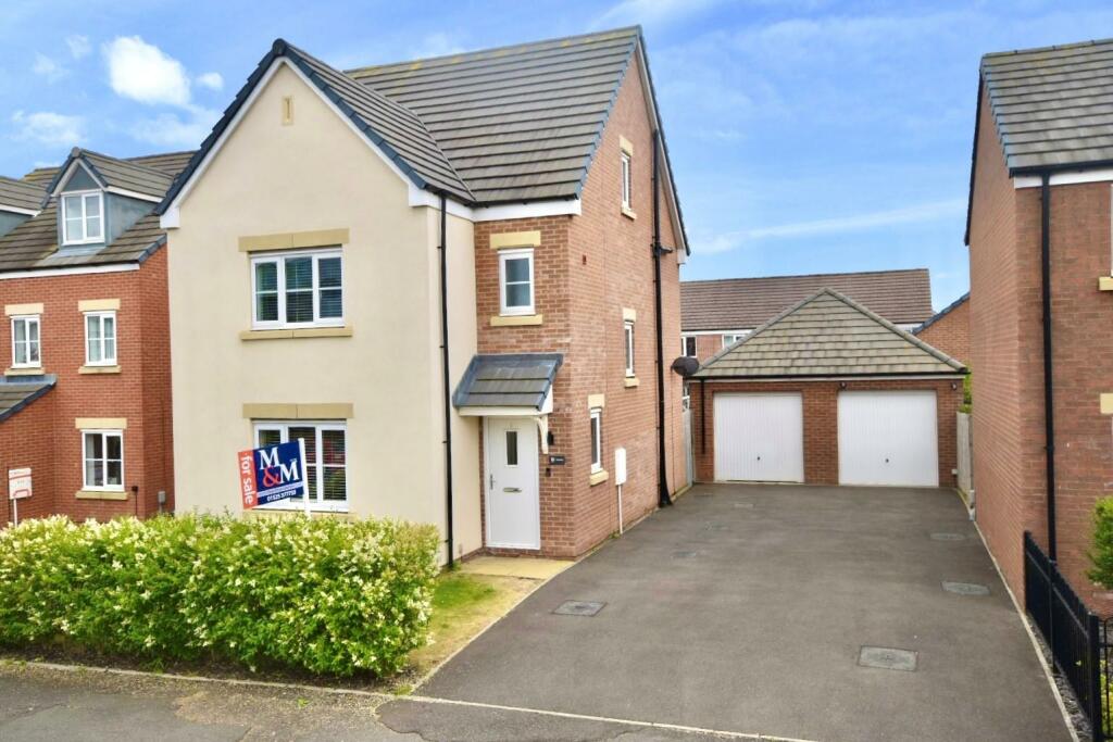 4 bedroom detached house for sale in Theedway, Roman Gate, Leighton
