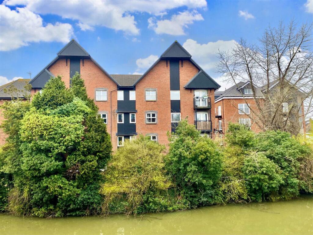 Main image of property: East Dock, The Wharf, Linslade, LU7 2LA