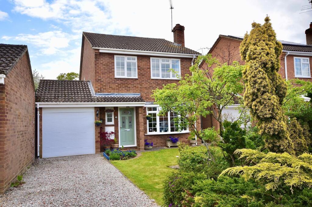 Main image of property: Mowbray Drive, Linslade, LU7 2PH