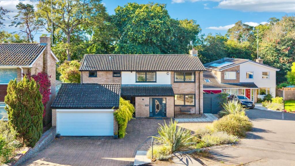 Main image of property: Dukes Ride, Leighton Buzzard, LU7 3JS