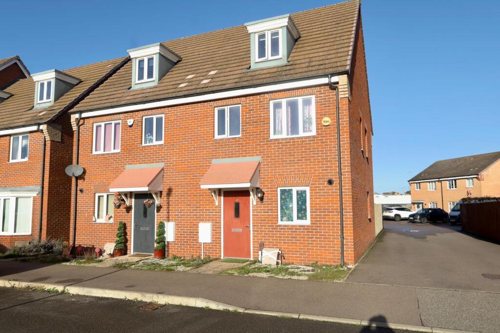 Main image of property: Whinchat Gardens, Leighton Buzzard, LU7 4DJ