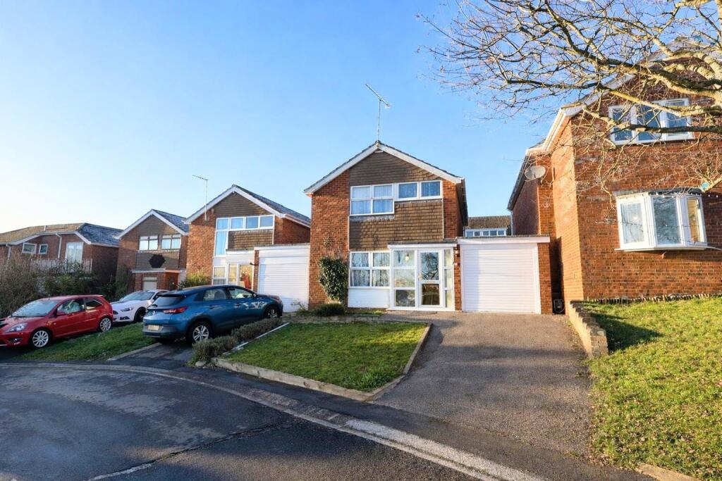 Main image of property: Bideford Green, Linslade, LU7 2TU