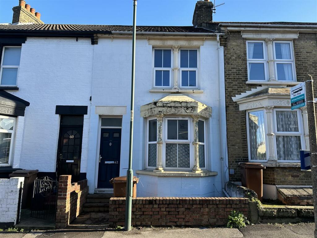 2 bedroom terraced house for sale in Barnsole Road, Gillingham, ME7