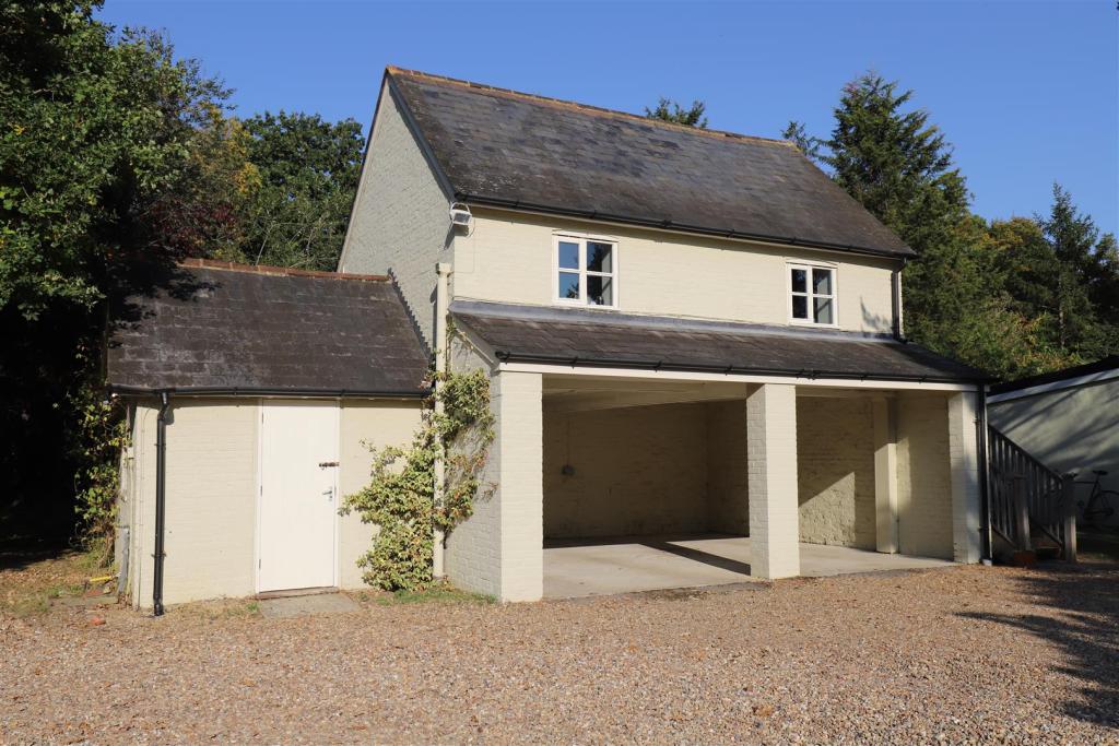 6 bedroom detached house for sale in Clapper Lane, Staplehurst