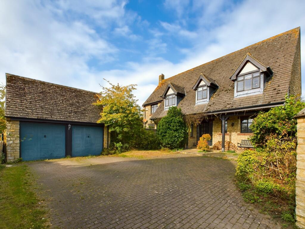 4 bedroom detached house for sale in Wappenham Road, Helmdon, NN13