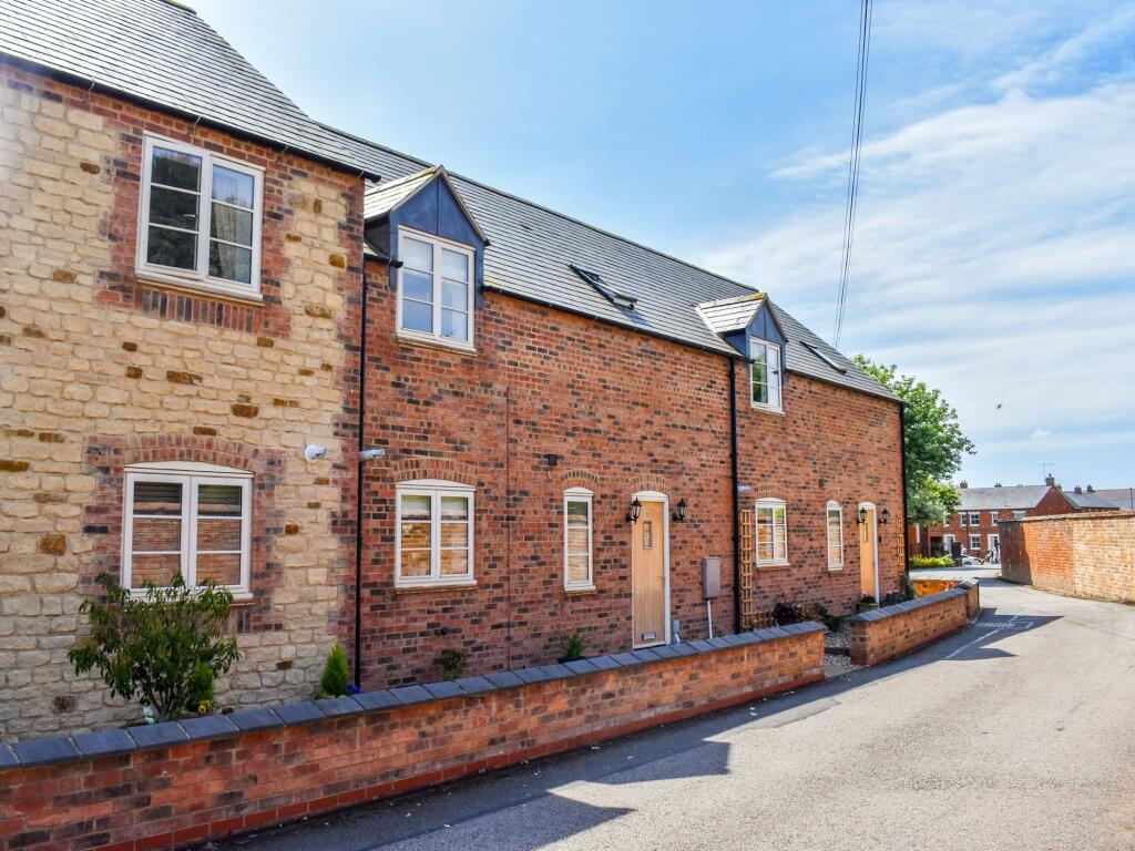 3 bedroom terraced house for sale in Towbury Lane, Towcester, NN12
