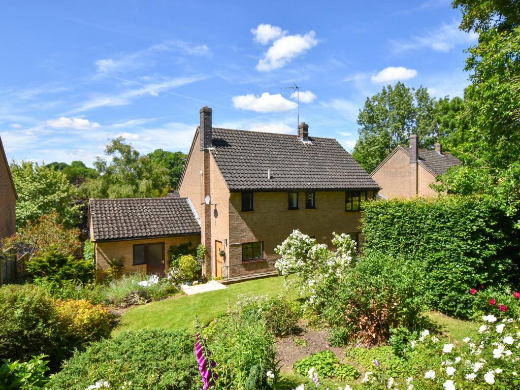 4 bedroom detached house for sale in Vicarage Rise, Lois Weedon, NN12