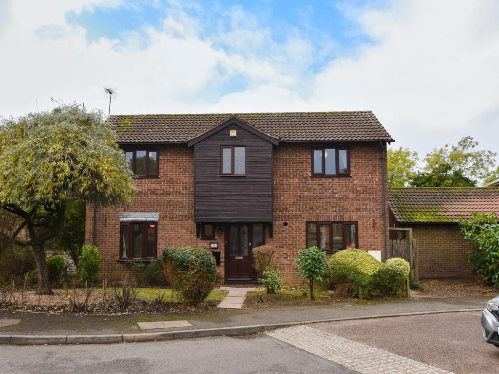 4 bedroom detached house for rent in Vienne Close, Northampton, NN5