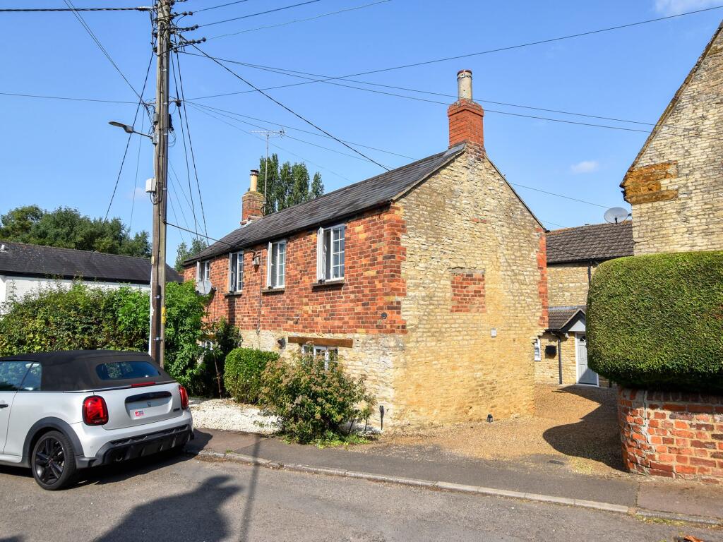 Main image of property: The Leys, Roade, NN7
