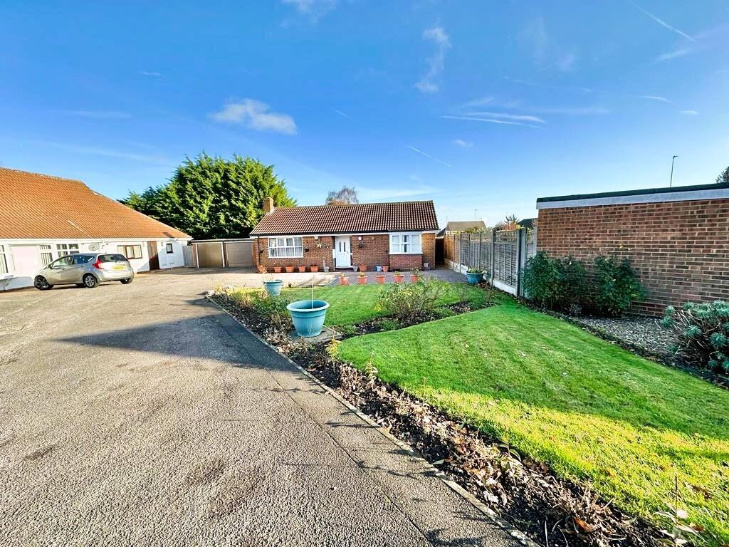 2 bedroom detached bungalow for sale in Coppergate, Hempstead, ME7