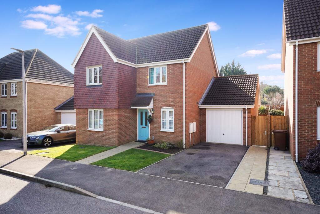 4 bedroom detached house for sale in Cranford Close, Rainham,, ME8