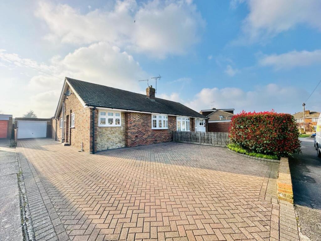 2 bedroom semidetached house for sale in Gayhurst Close, Rainham,, ME8