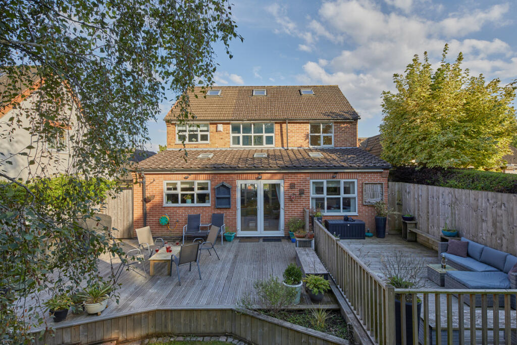 4 bedroom detached house for sale in Vicarage Close, Kirby Muxloe, LE9