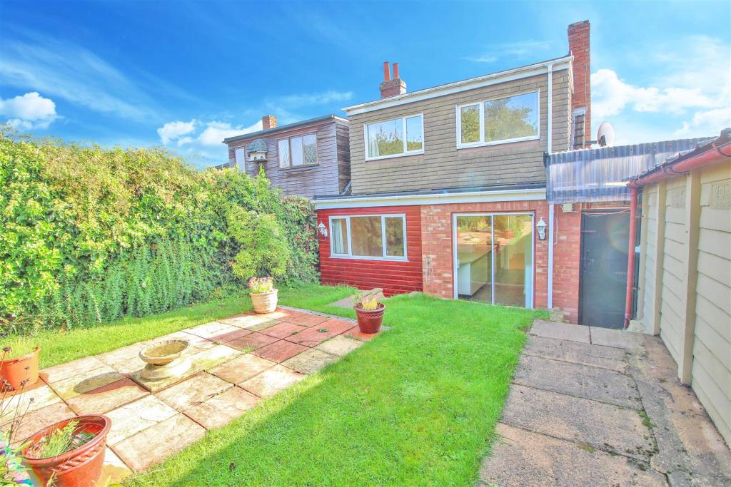3 bedroom semidetached bungalow for sale in Carlton Road, Rugby, CV22