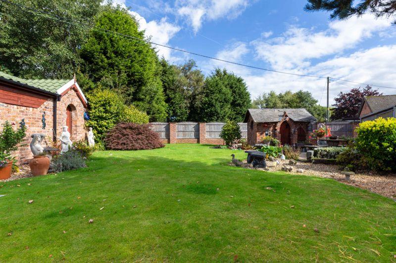 5 bedroom detached house for sale in Heskin Farm, School Lane