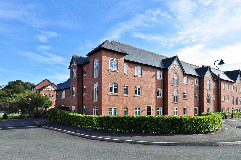 2 bedroom flat for sale in Alden Close, Standish, WN1 2TS, WN1