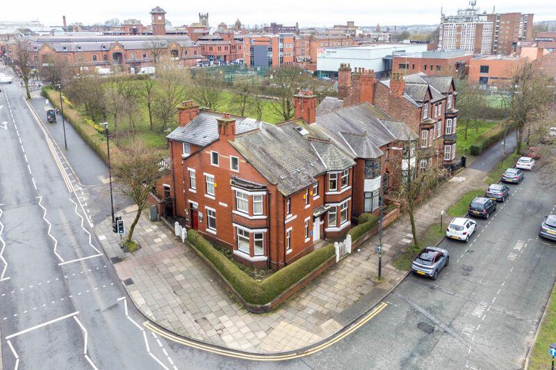 6 bedroom terraced house for sale in Camelot, 1 Mesnes Park Terrace