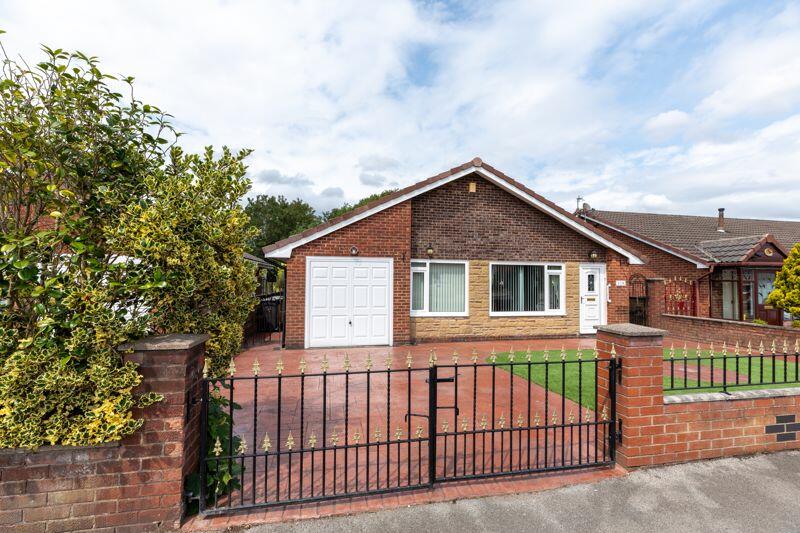 2 bedroom detached bungalow for sale in Fulbeck Avenue, Hawkley Hall