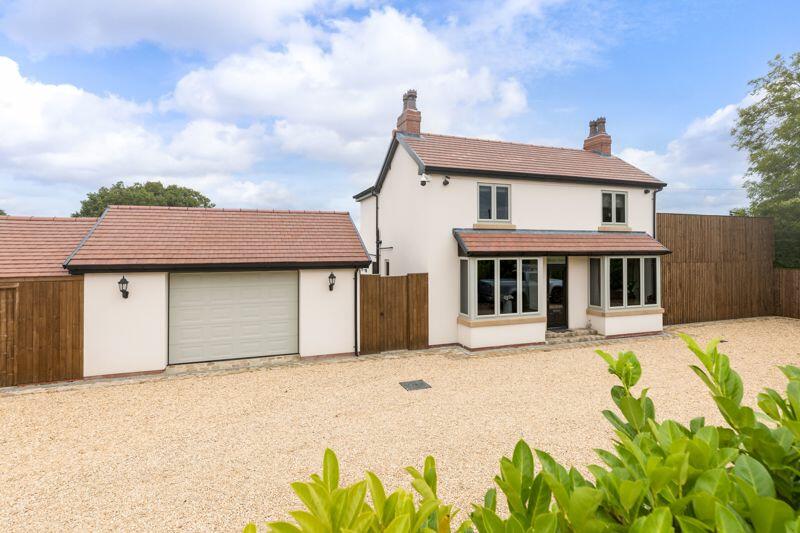 4 bedroom detached house for sale in Moss View, Liverpool Road