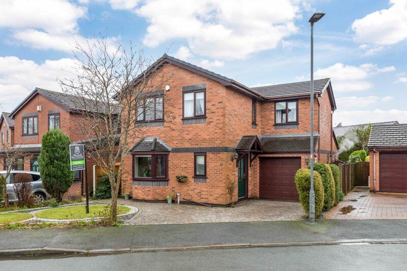 4 bedroom detached house for sale in Holmwood Close, Ashtonin