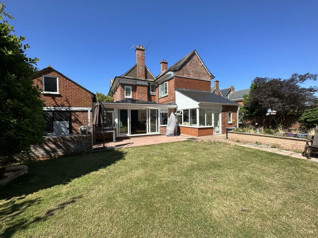 3 bedroom flat for sale in Drakes Avenue, Exmouth, EX8