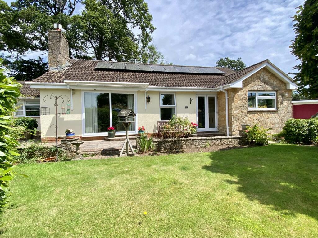 4 bedroom detached bungalow for sale in St Johns Road, Exmouth, EX8