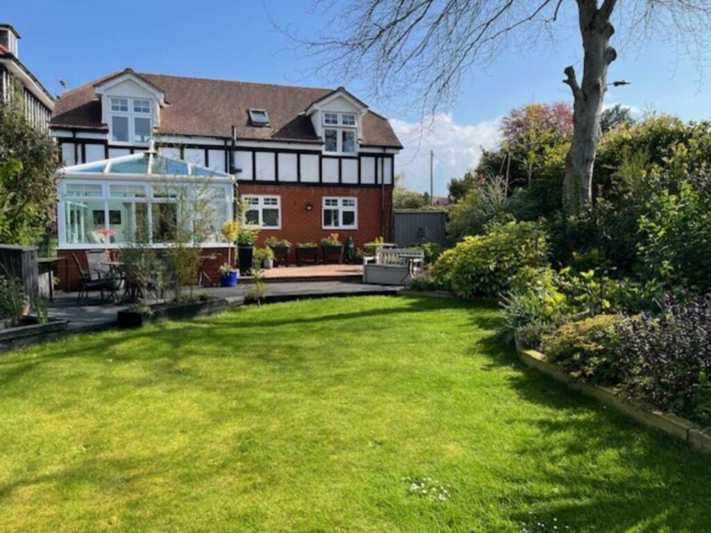 3 bedroom detached house for sale in Cranford Avenue, Exmouth, EX8