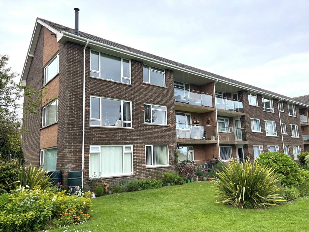 2 bedroom flat for sale in Douglas Avenue, Exmouth, EX8