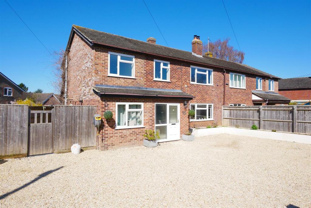 4 bedroom semidetached house for sale in Watlington Road, Benson, OX10