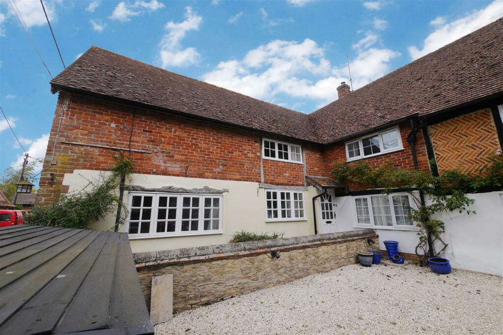 3 bedroom semidetached house for sale in High Street, Drayton St