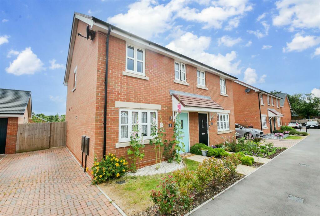 2 bedroom semidetached house for sale in Atkins Road, Chalgrove, OX44