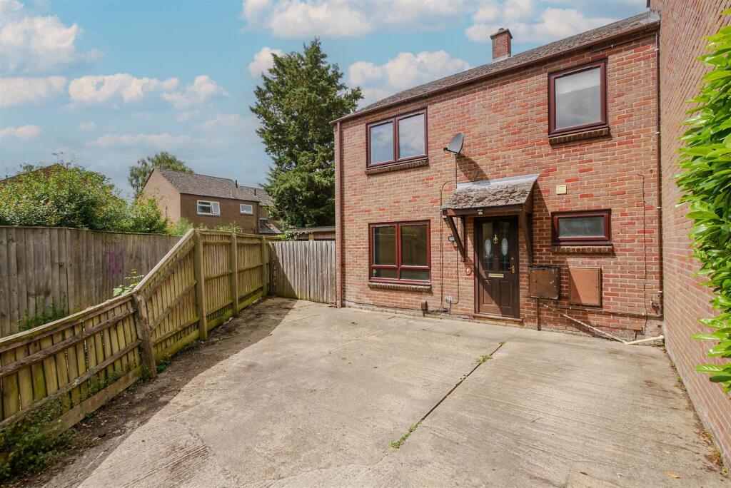 Main image of property: Westfield Close, Benson