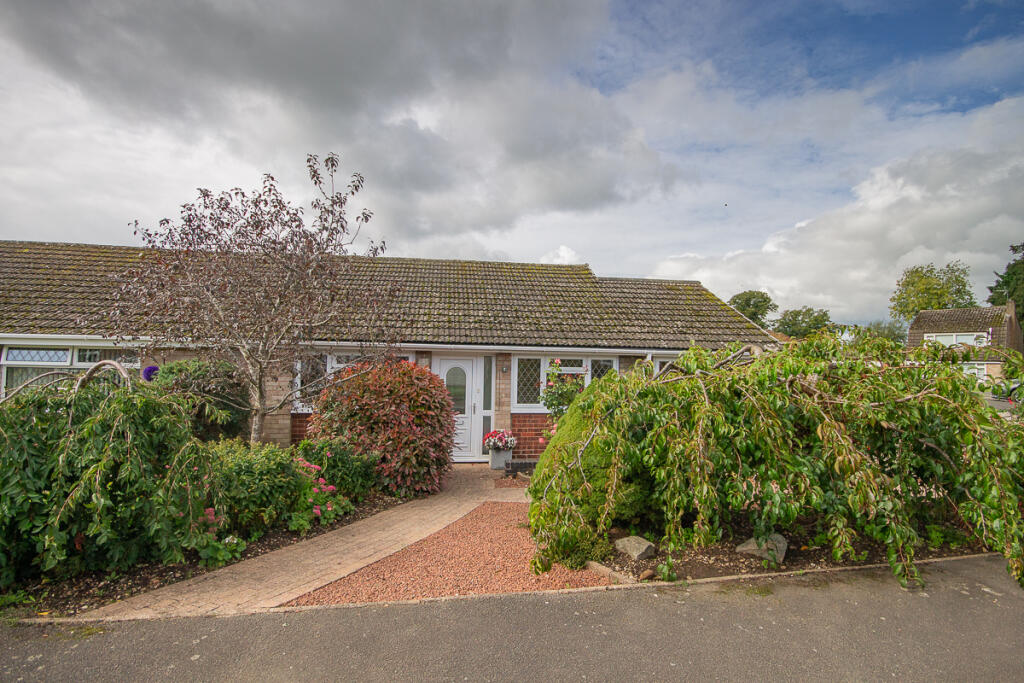 2 bedroom semidetached bungalow for sale in Park Way, Etwall, Derby