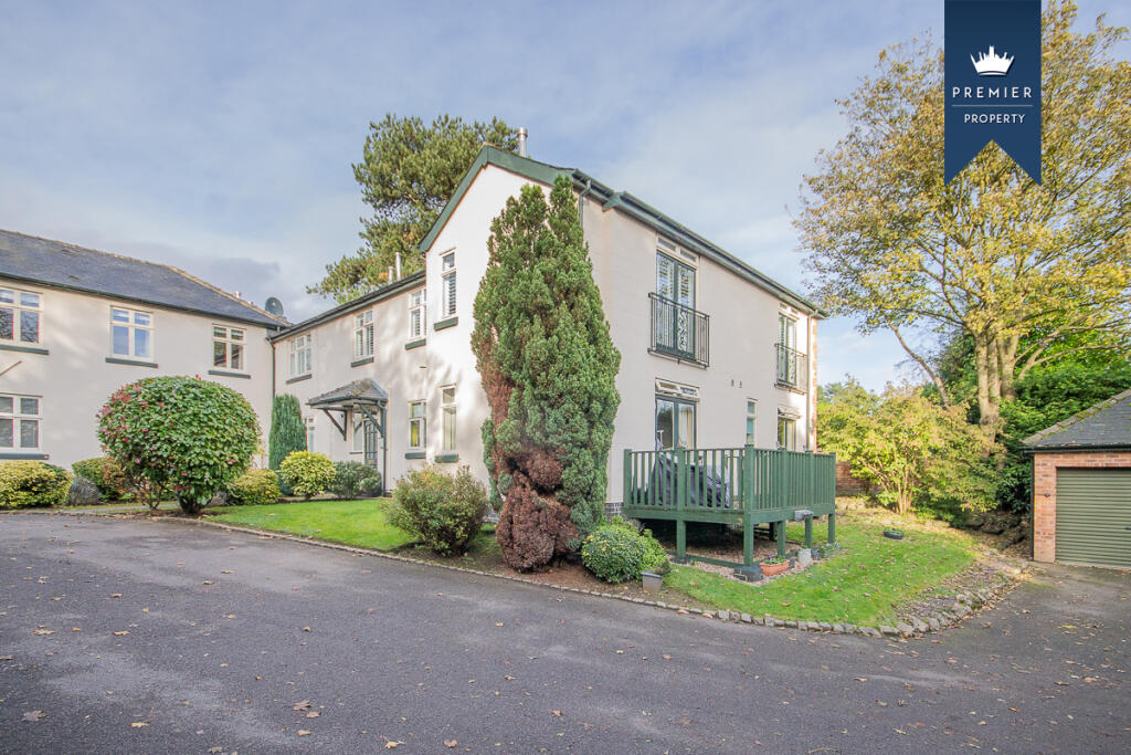 3 bedroom flat for sale in Flat 8 Overfields House The Green