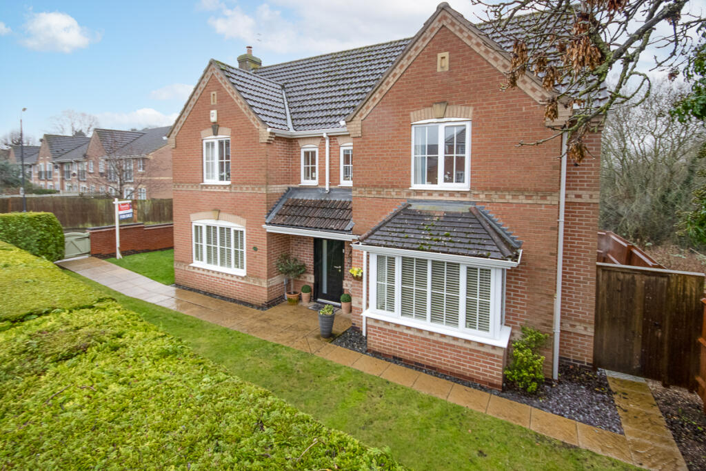 4 bedroom detached house for sale in Whistlestop Close, Mickleover, DE3