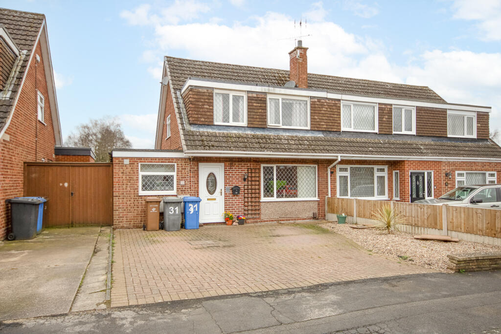 3 bedroom semidetached house for sale in Hoylake Drive, Mickleover, DE3