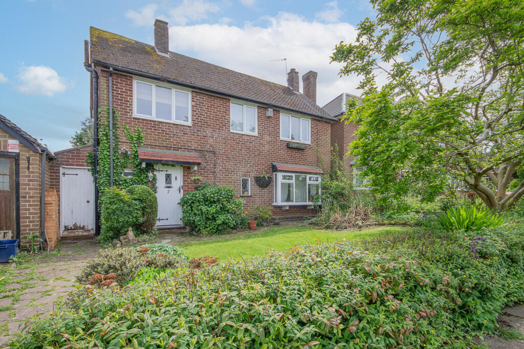 3 bedroom detached house for sale in Ludgate Walk, Mackworth, DE22