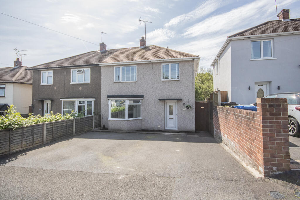 3 bedroom semidetached house for sale in Greenwich Drive South