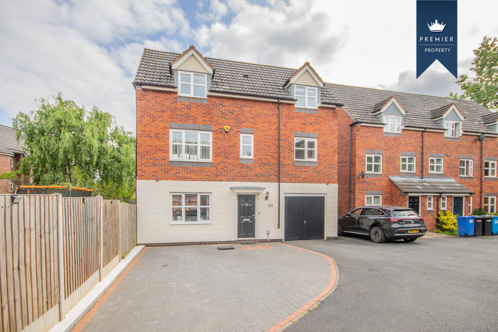 3 bedroom detached house for sale in Girton Way, Mickleover, DE3