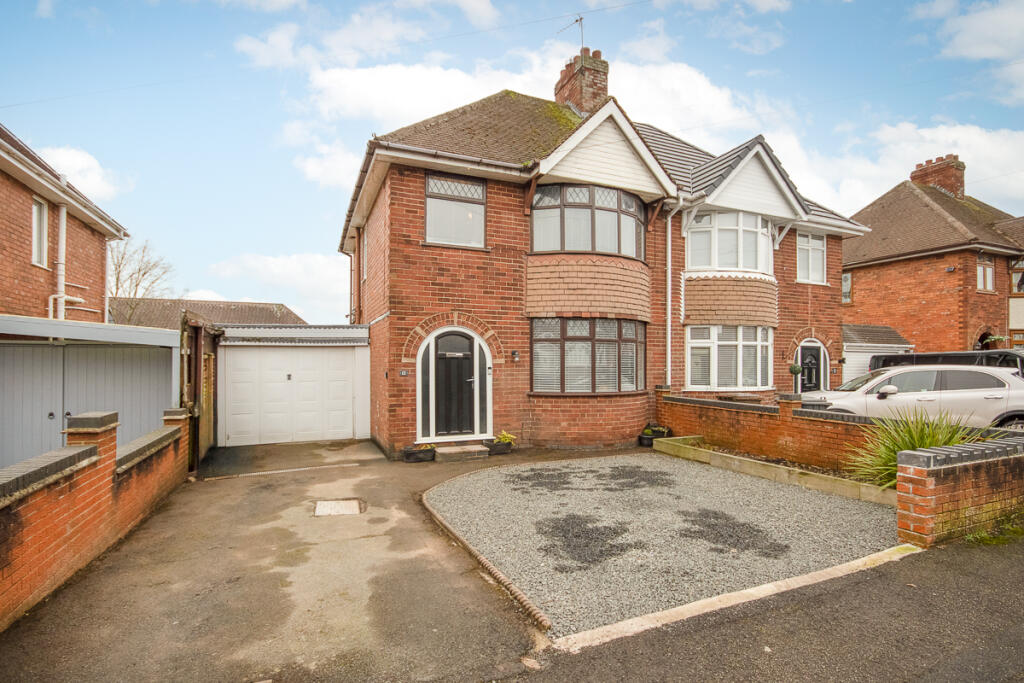 3 bedroom semi-detached house