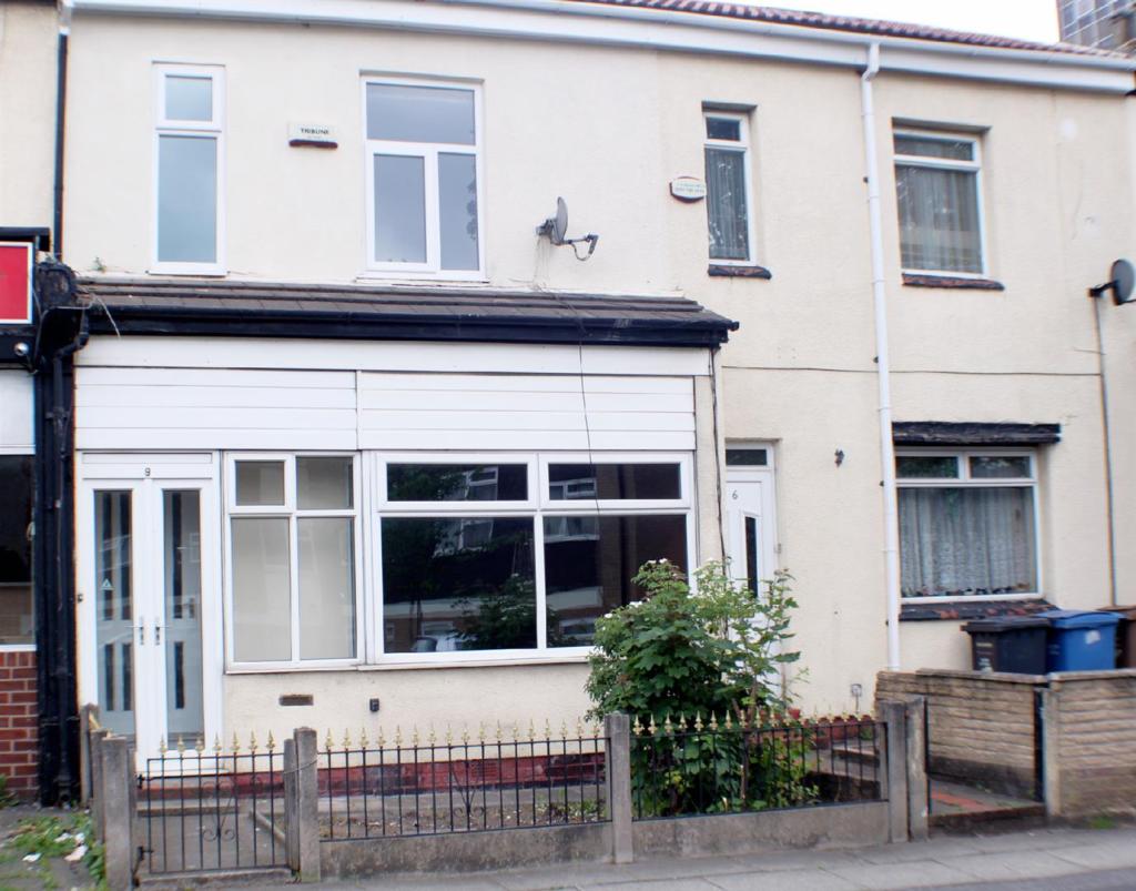 4 bedroom terraced house for sale in Lower Monton Road, Eccles