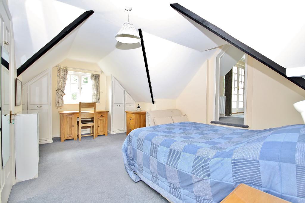 6 bedroom detached house for sale in Hook Heath Road, Hook Heath