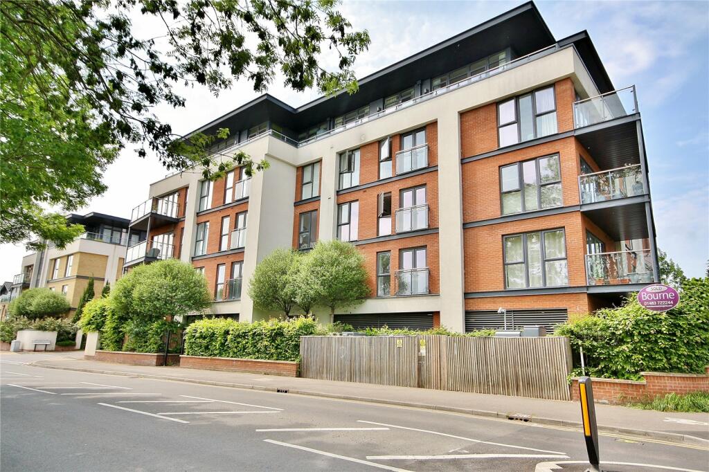 1 bedroom apartment for sale in Sycamore Avenue, Woking, Surrey, GU22