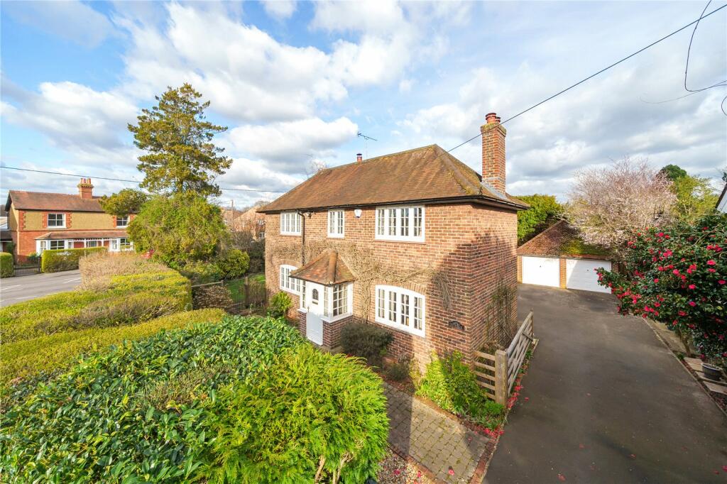 3 bedroom detached house for sale in Green Lane, Chobham, Woking