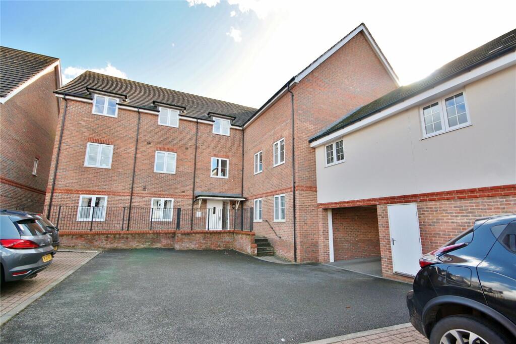 2 bedroom apartment for sale in Brookwood Farm Drive, Knaphill, Woking