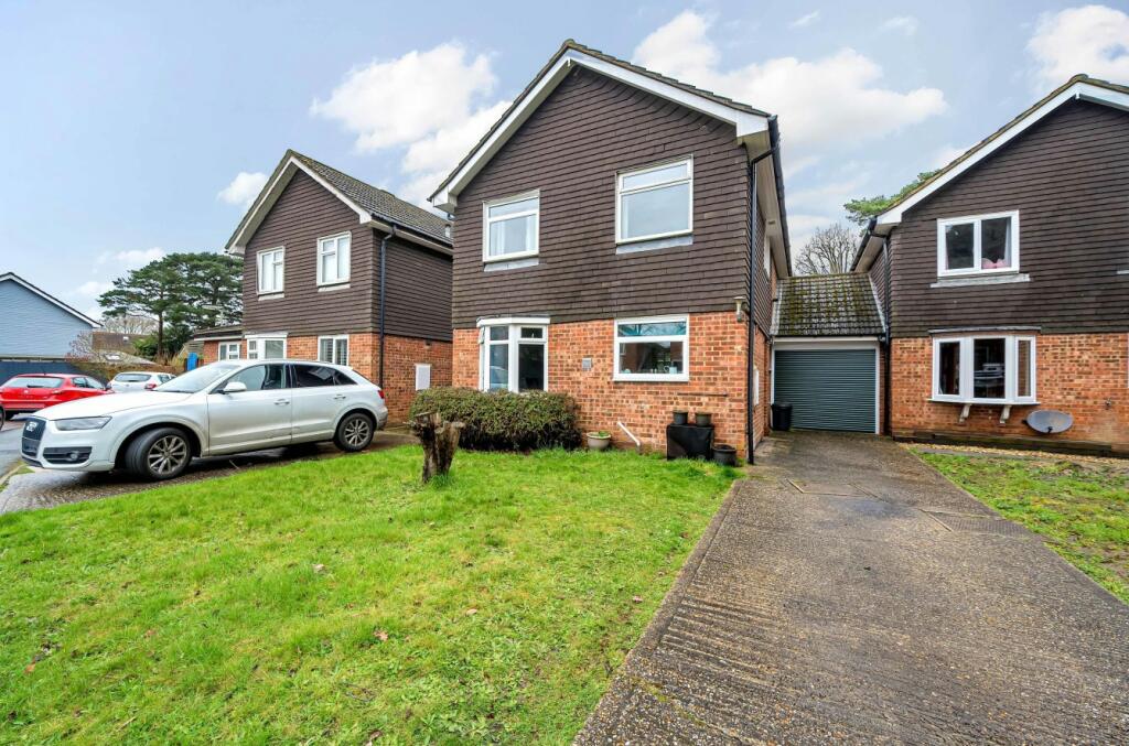 4 bedroom link detached house for sale in Snowdrop Way, Bisley, Woking, Surrey, GU24