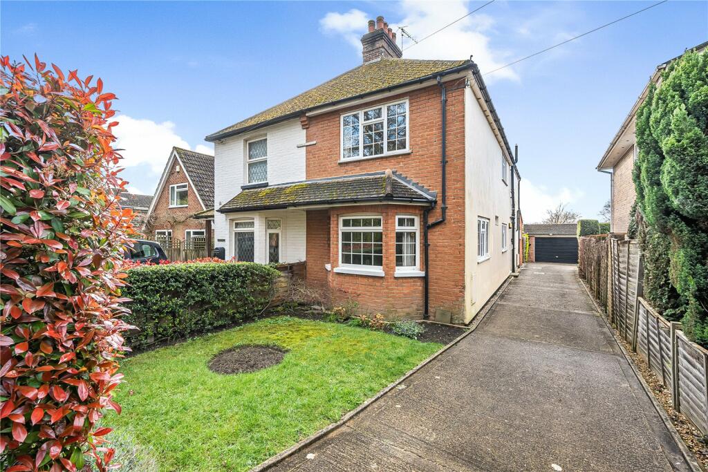 3 bedroom semidetached house for sale in Saunders Lane, Mayford, Woking, Surrey, GU22