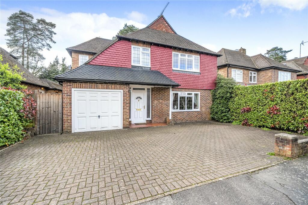 5 bedroom detached house for sale in Lincoln Drive, Pyrford, Woking