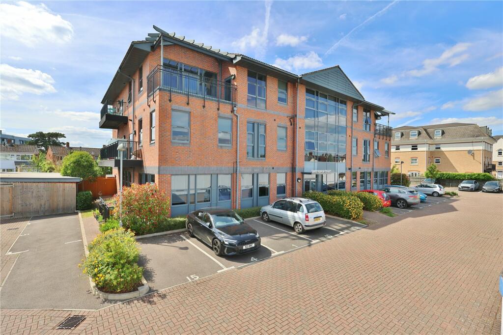 1 bedroom apartment for sale in Hipley Street, Old Woking, Woking