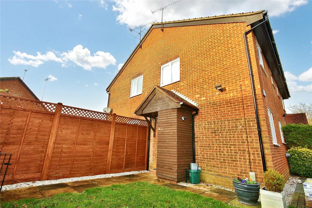 1 bedroom end of terrace house for sale in Blencarn Close, Goldsworth